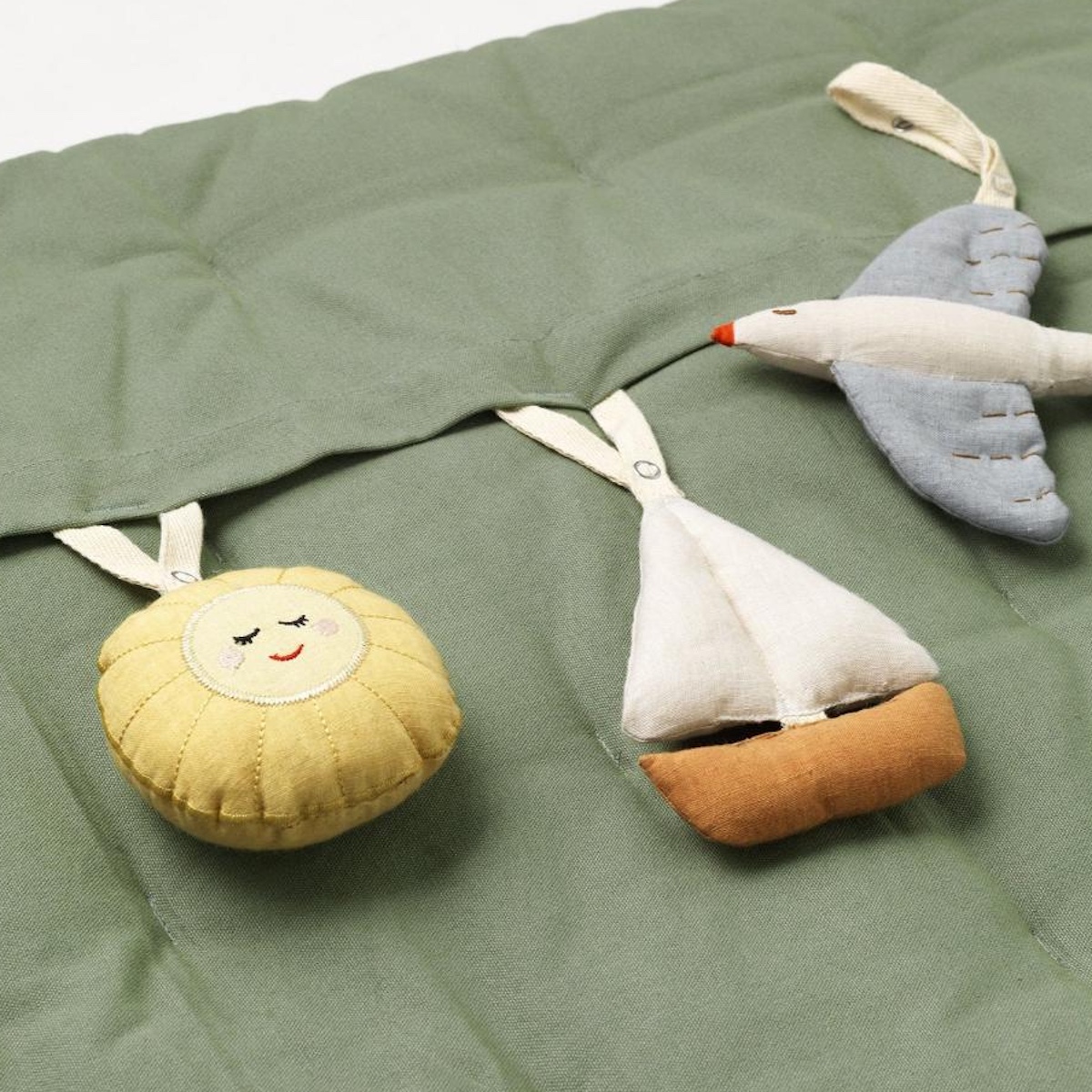 3 Spielzeuge zum Aufhängen 12cm NEMO Dear April Sailboats