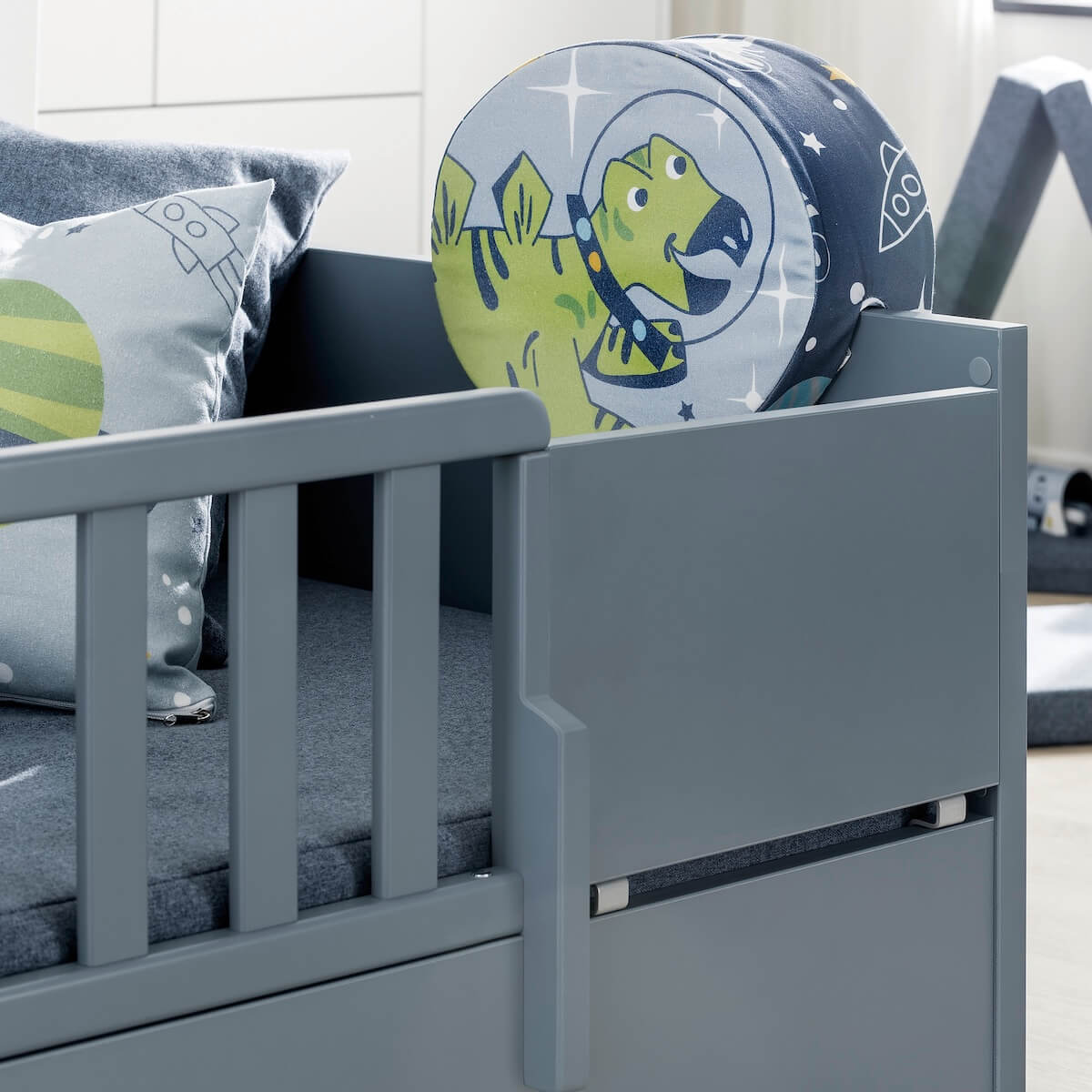 ANTICHUTE-SCHUTZ in Mattblau, für den Eingang zum Anstecken an der Seite des Bettes LITTLE FLO Paidi Mattblau