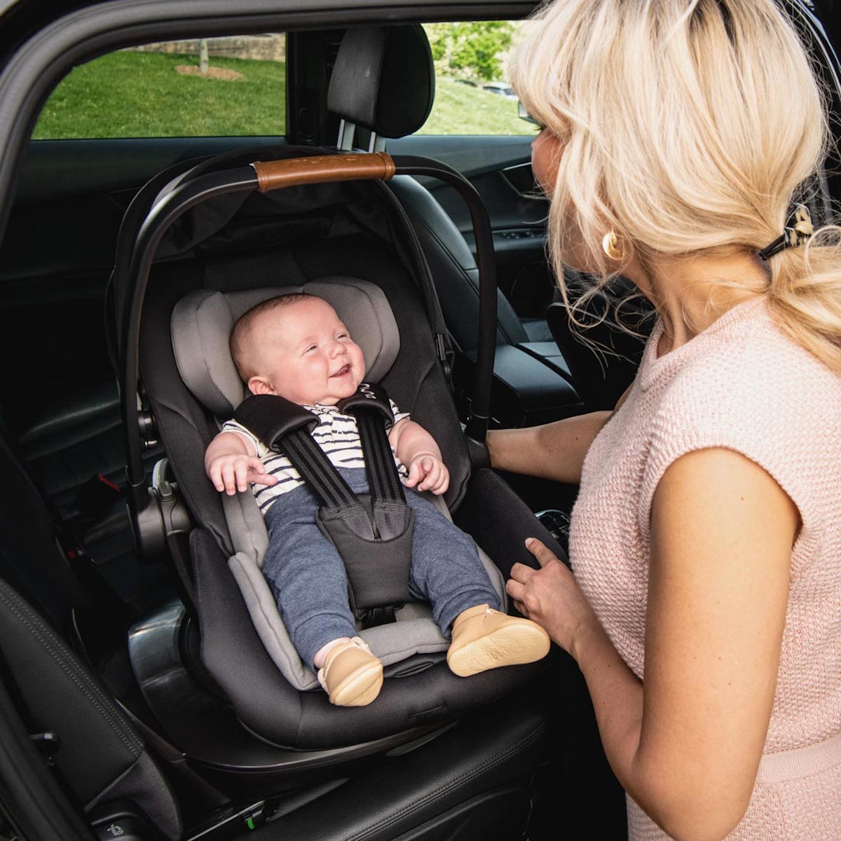 Autositz ARRA NEXT Nuna caviar