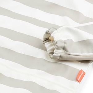 Babero con bolsillo y mangas Stripes Arena Done by Deer