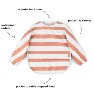 Babero con bolsillo y mangas Stripes Papaya Done by Deer