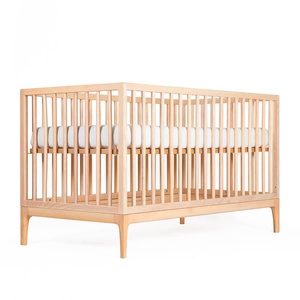 Babybett KERA in Buche mit Aufsatz Round-Sockelfuß Curve 