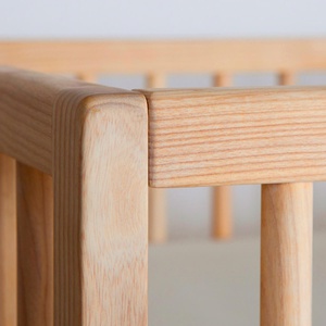 Babybett KERA in Buche mit Aufsatz Round-Sockelfuß Curve 