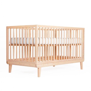 Babybett KERA in Buche mit Aufsatz Round-Sockelfuß Retro