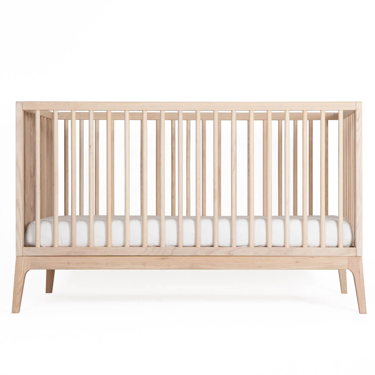 Babybett KERA in Esche mit Aufsatz Round-Sockelfuß Pure