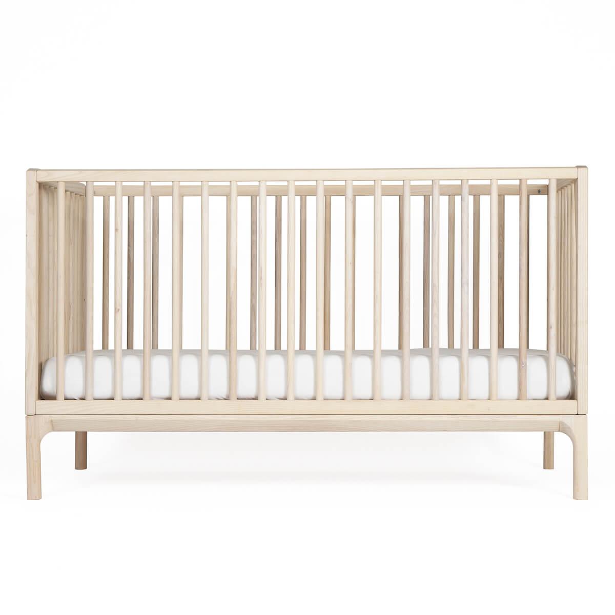 Babybett KERA in Esche mit Aufsatz Straight-Sockelfuß Bevel