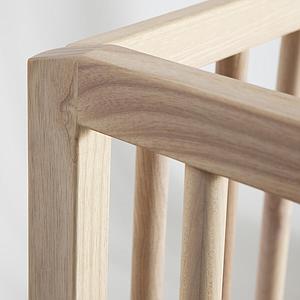 Babybett KERA in Esche mit Aufsatz Straight-Sockelfuß Curve