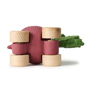 Babyspielzeug BETTY THE BEETROOT CAR Oli & Carol