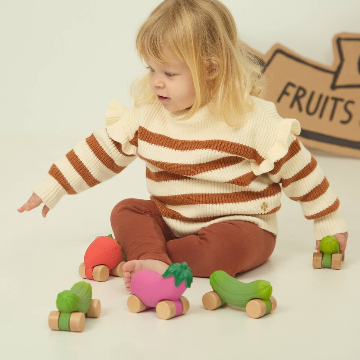 Babyspielzeug EMMA THE EGGPLANT CAR Oli & Carol