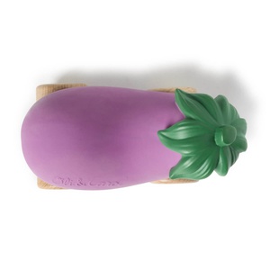 Babyspielzeug EMMA THE EGGPLANT CAR Oli & Carol
