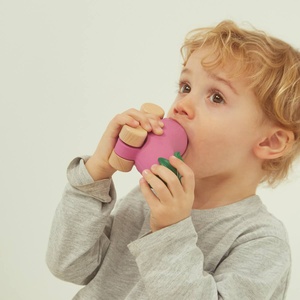 Babyspielzeug EMMA THE EGGPLANT CAR Oli & Carol