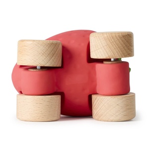 Babyspielzeug SWEETIE THE STRAWBERRY CAR Oli & Carol