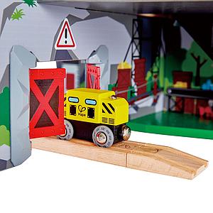 Bahn MIGHTY MOUNTAIN MINE Hape