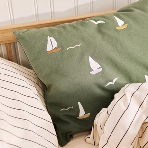 Besticktes Kissen Liebe April-Segelboote