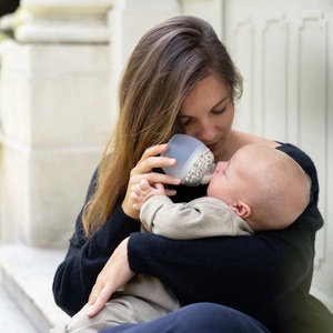 Biberón 240ml Elhée Honigtau rosa