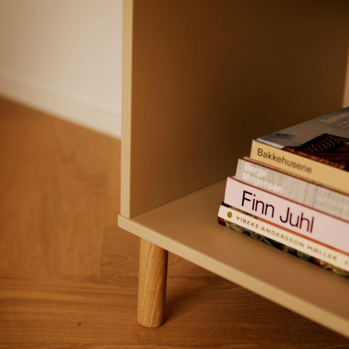 Bücherregal mit Fuß 1 Fachboden SAGA Flexa Hafer Eiche