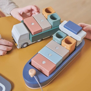 Container Ship Wooden Flexa 5 containers & load magnet blue