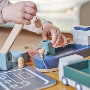 Container Ship Wooden Flexa 5 containers & load magnet blue