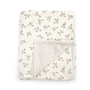 Decke POLAIRE XL Babyshower olive bloom