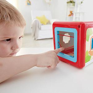 Erstes Spiel SHAPE SORTING Hape
