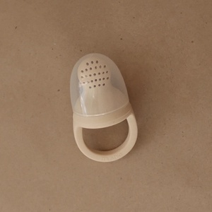 Fresh Food Feeder Silikon 2pc Mushie Shifting Sands 