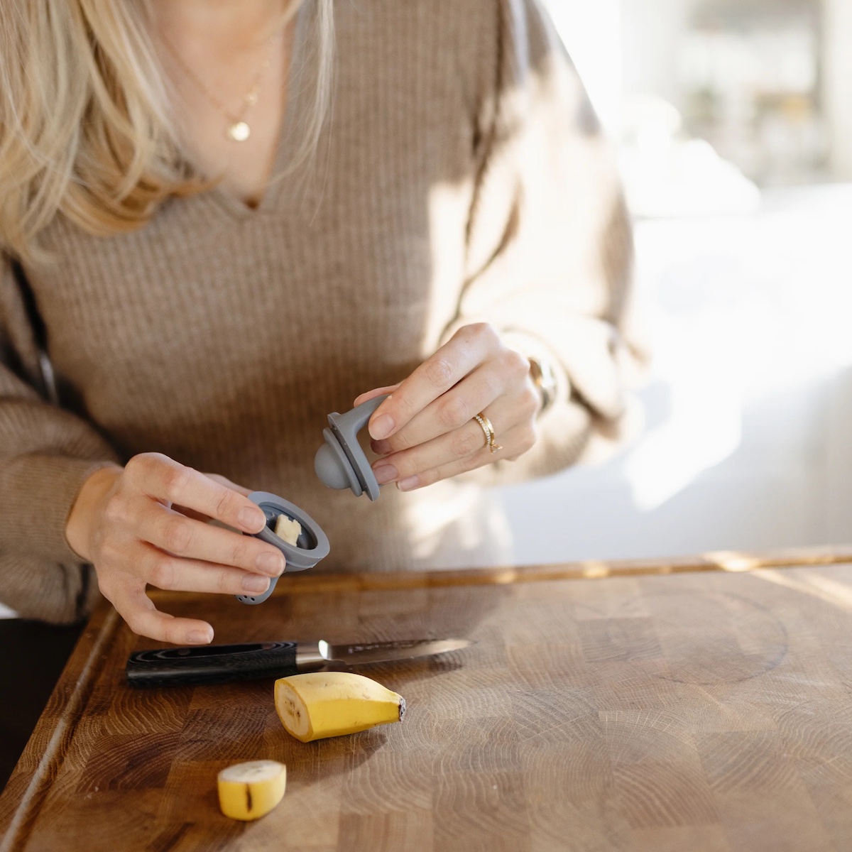 Frischfutterautomat Silikon 2pc Mushie Tradewinds     