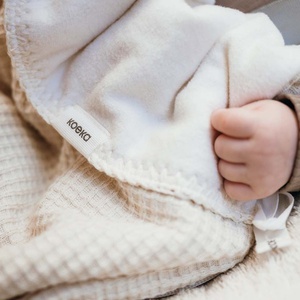 Fußsack für Autositz 0+ 3-5 Punkte Malaga Koeka warm white