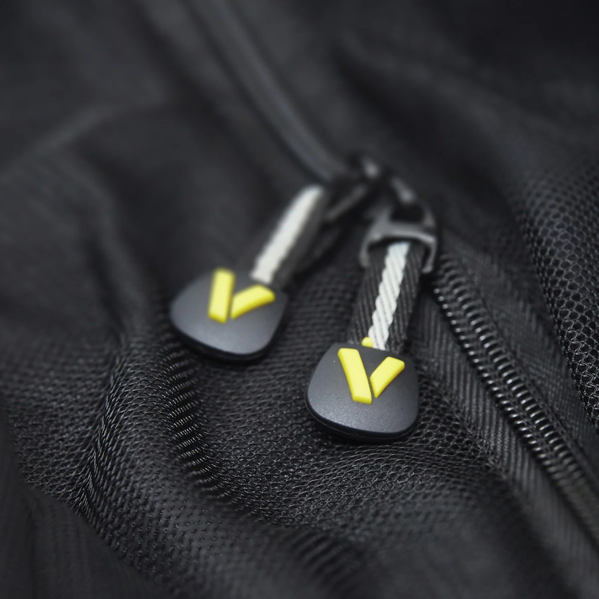 Gepäckträgertasche Veer dunkelgrau schwarz