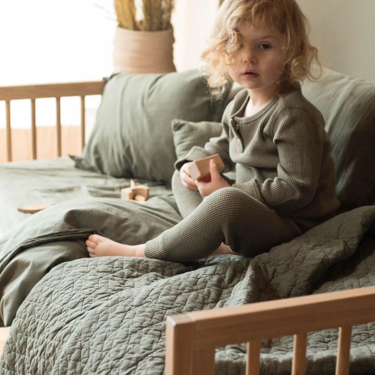 Gepolsterte Decke 100x135cm WABI SABI Nobodinoz Vetiver