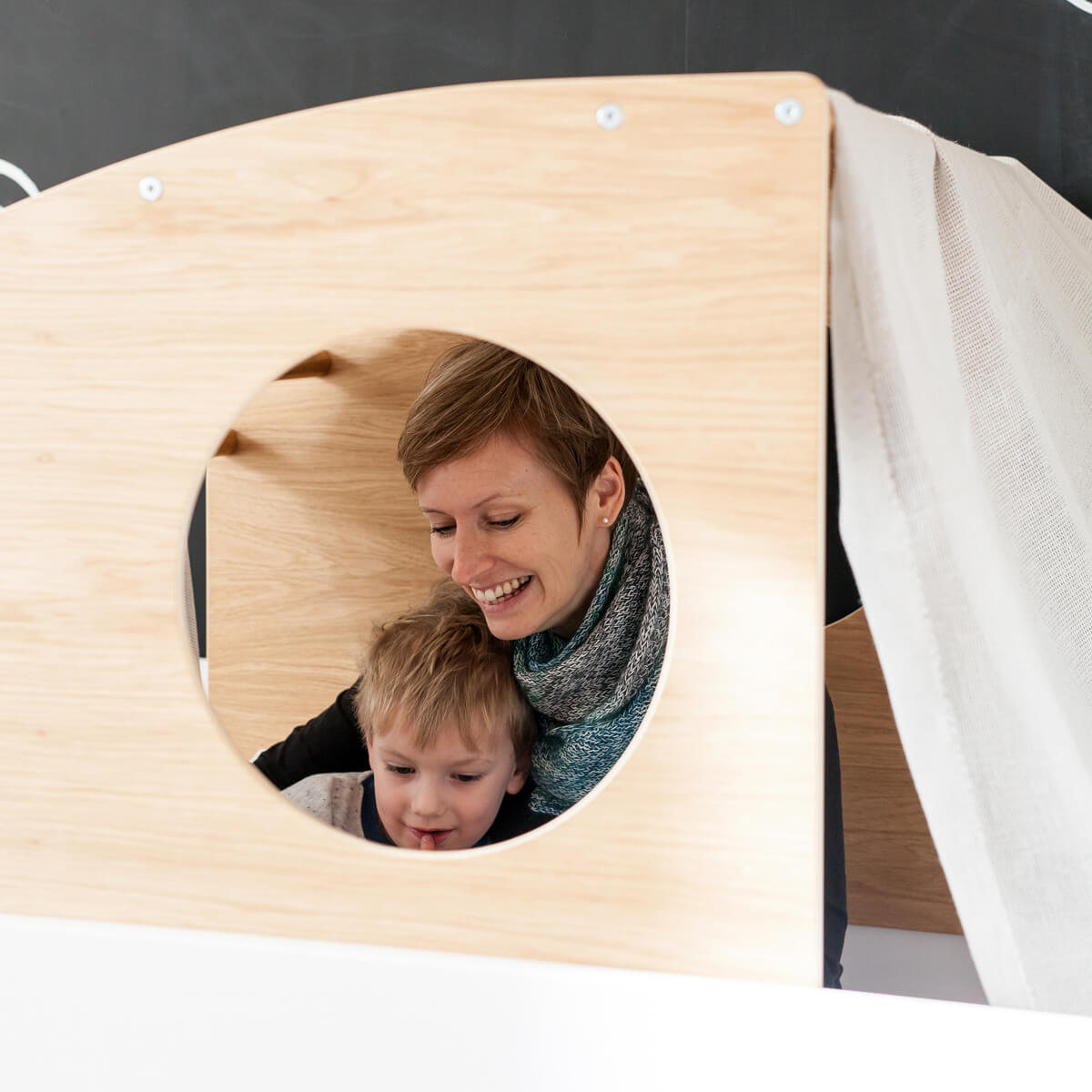 Hablbhohes Bett-Kajüte hoch KASVA Buche massiv weiß-lackiert Eiche furniert-geölt