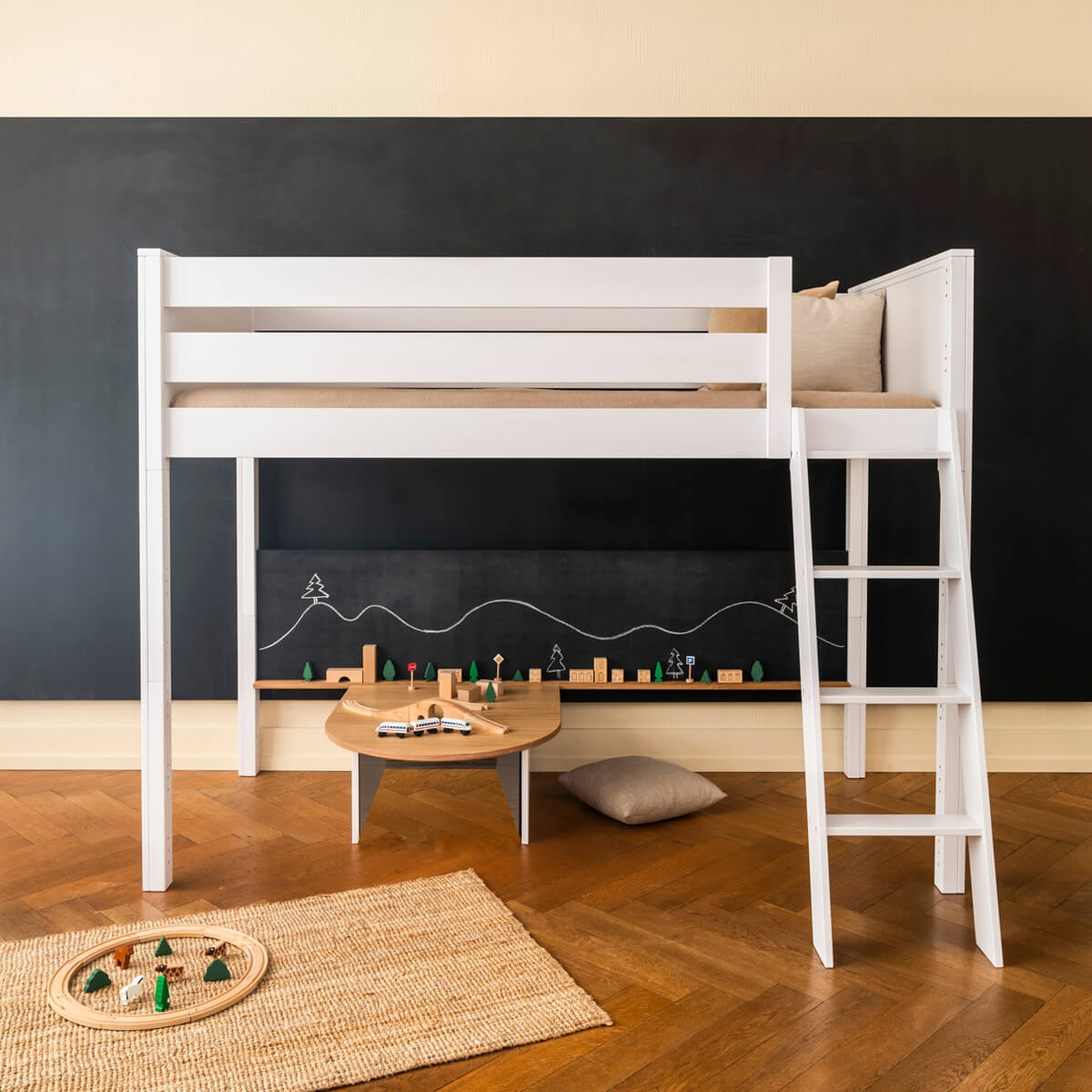 Halbhohes Bett-Tafel-Tisch  KASVA Buche massiv weiß-lackiert