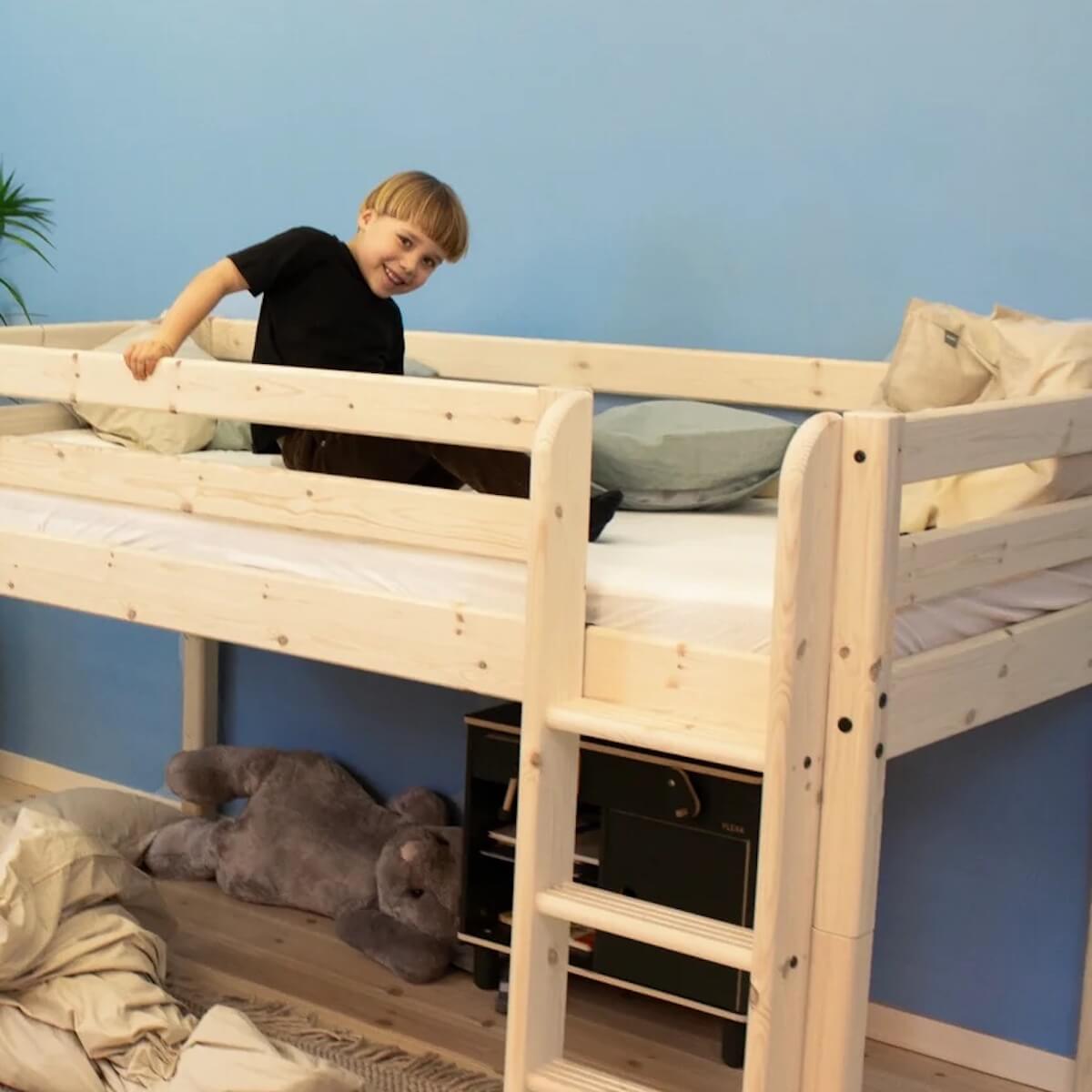 Halbhohes spielbett 200x90cm gerade Leiter CLASSIC Flexa natural