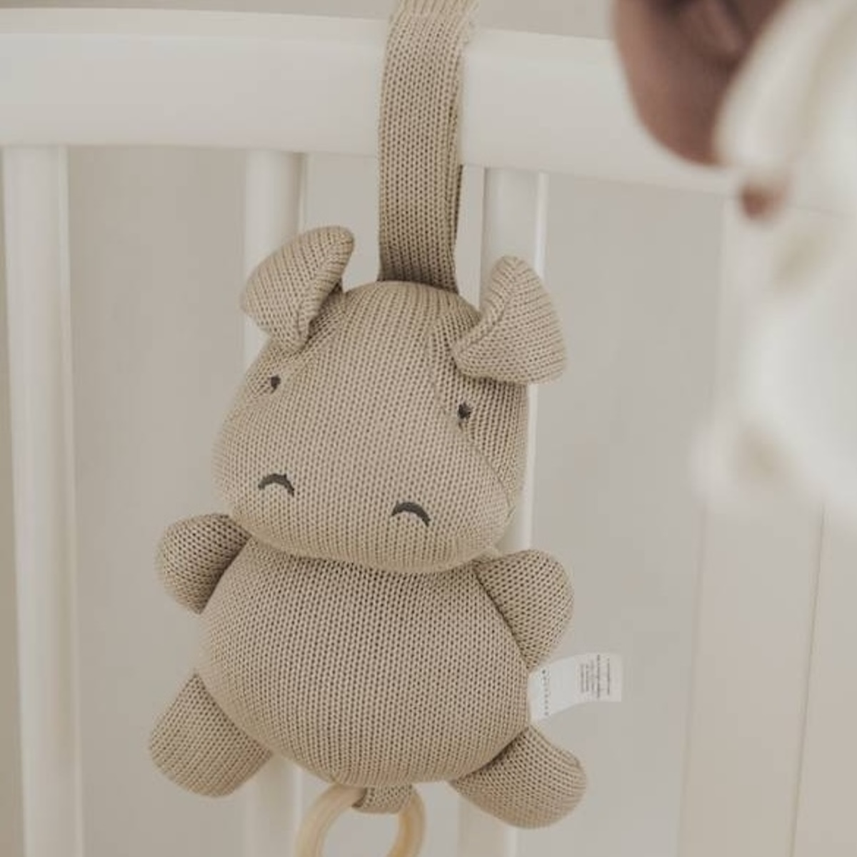 HIPPO Hängespielzeug Bamboom oyster sand