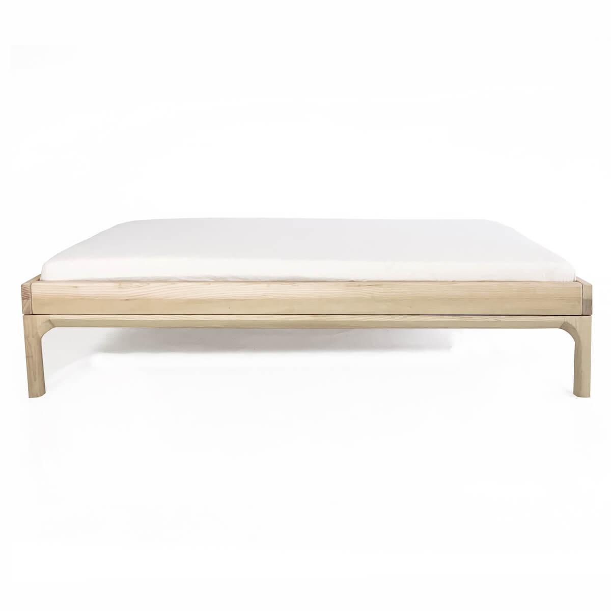 Juniorbett KERA in Esche mit Sockelfuß Bevel