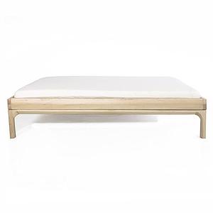 Juniorbett KERA in Esche mit Sockelfuß Bevel
