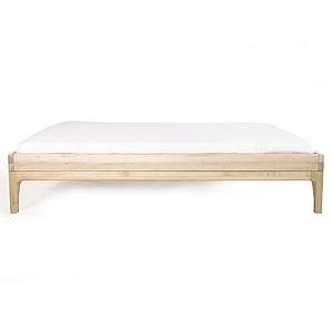 Juniorbett KERA in Esche mit Sockelfuß Curve