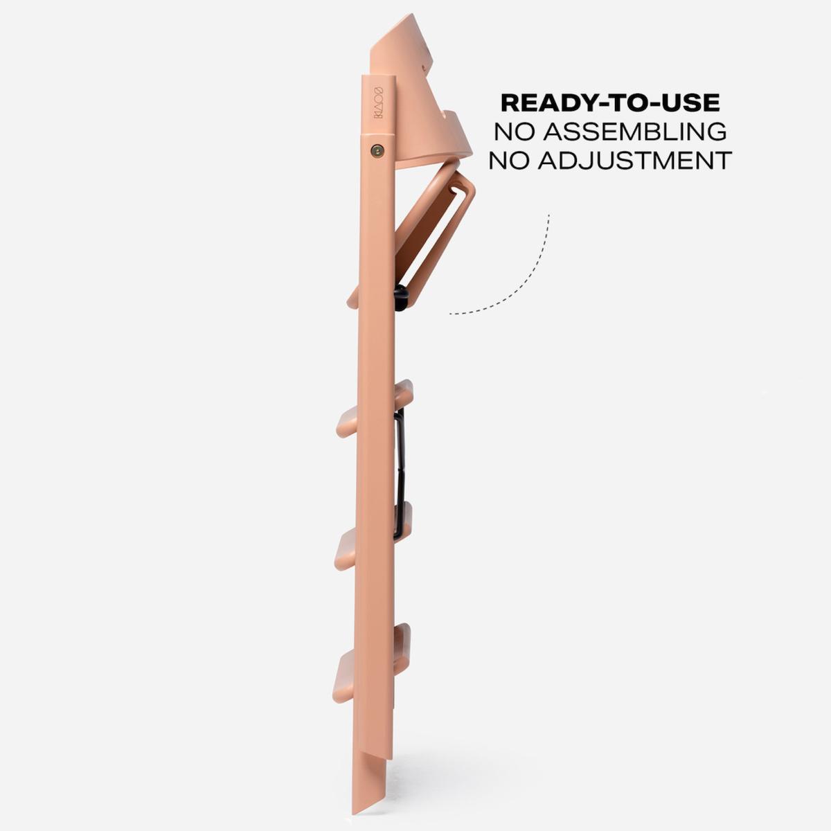 KAOS Klapp Hochstuhl aus Buche, helles Koralle