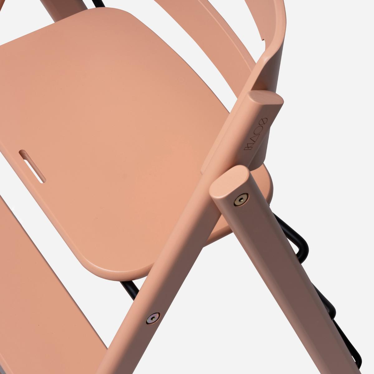 KAOS Klapp Hochstuhl aus Buche, helles Koralle