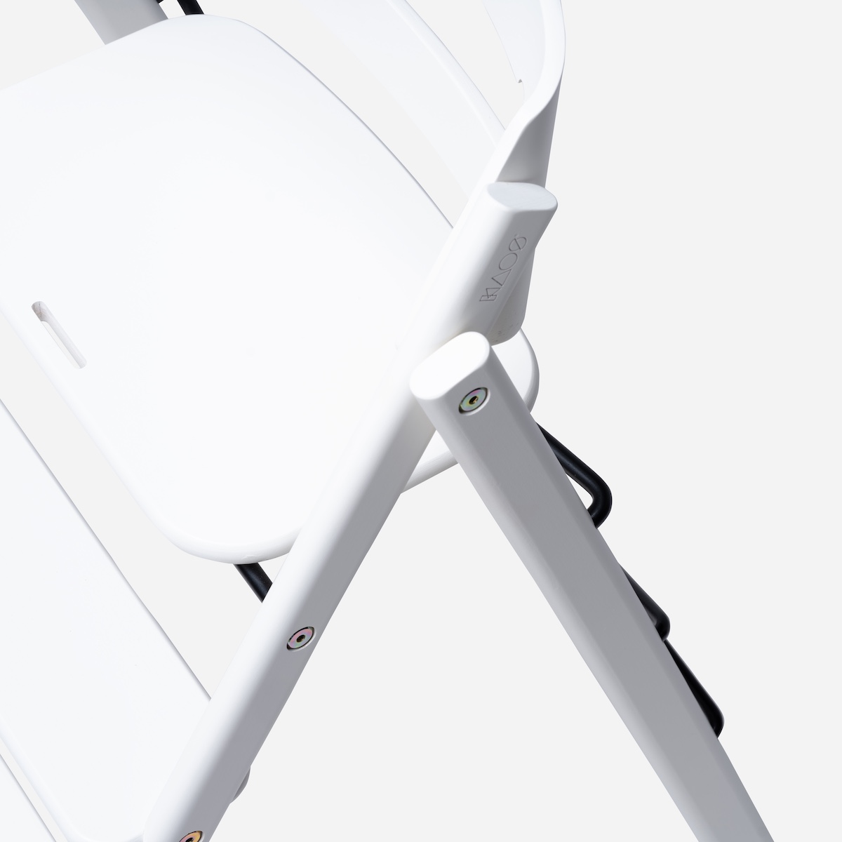 KAOS Klapp Hochstuhl aus weißer Buche