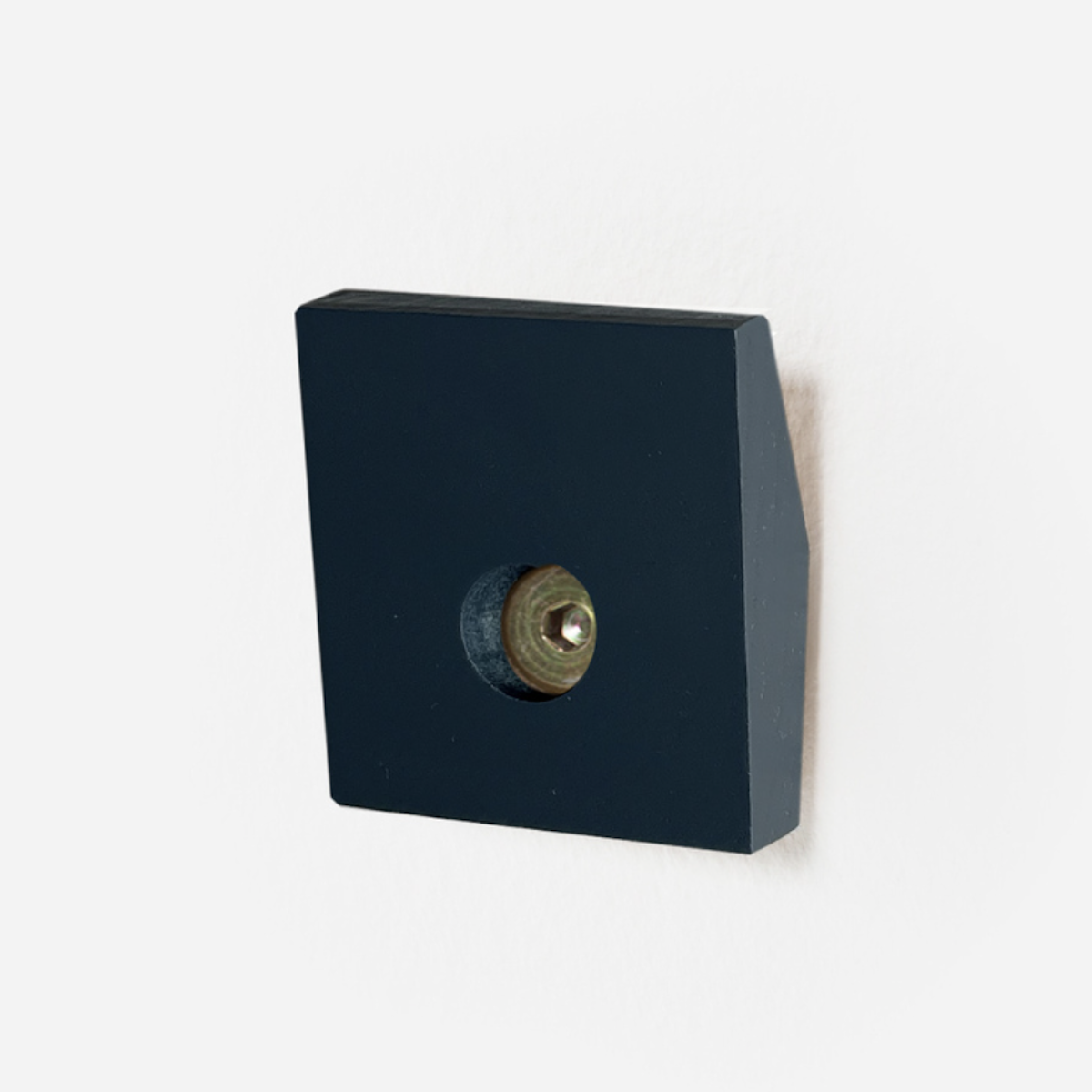 KAOS Klapp Wandhaken aus schwarzer Buche