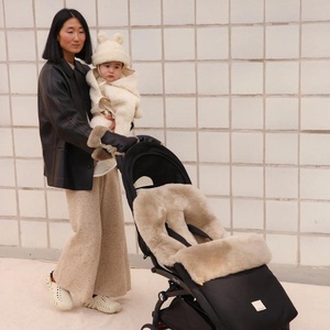 Kinderwagenfäustlinge aus Schaffell Binibamba black toast