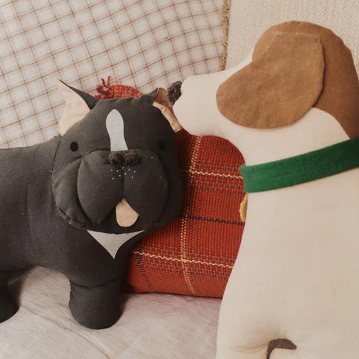 Kissen 34x37x15cm JIMMY Wouf wouf Lorena Canals