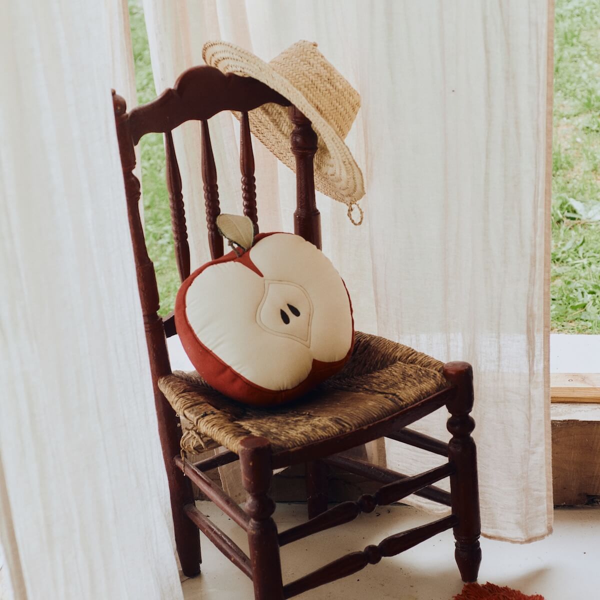 Kissen Apfel 30x30cm Lorena Canals