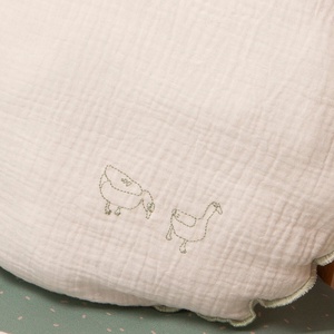 Kissen rund Mulltuchstoff DUCKS bestickt blau 30cm