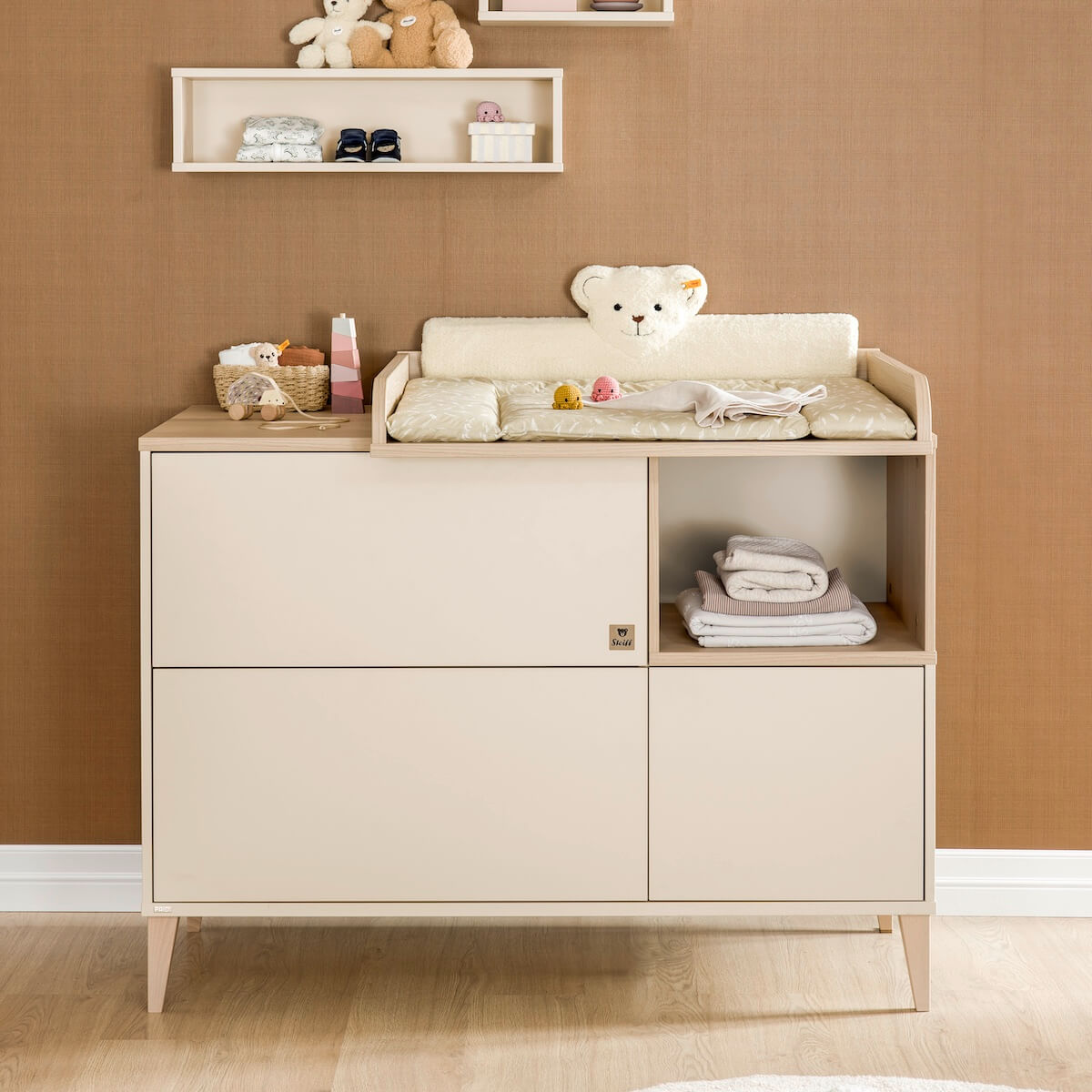 Kommode 1T2S, 1 Tür, 2 Schubladen, 1 Innenschublade, obere und innere Schublade mit Vollauszug MILA & BEN Paidi Beige cashmere / skandinavisches Holz