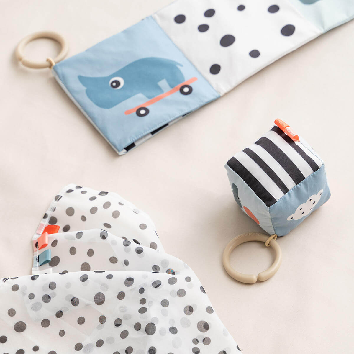 Kontrast-Baby-Würfel Glückliche Wolken Farbmischung Done by Deer