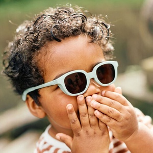 Lunette de soleil 9-24m SQUARE Beaba lucky verde
