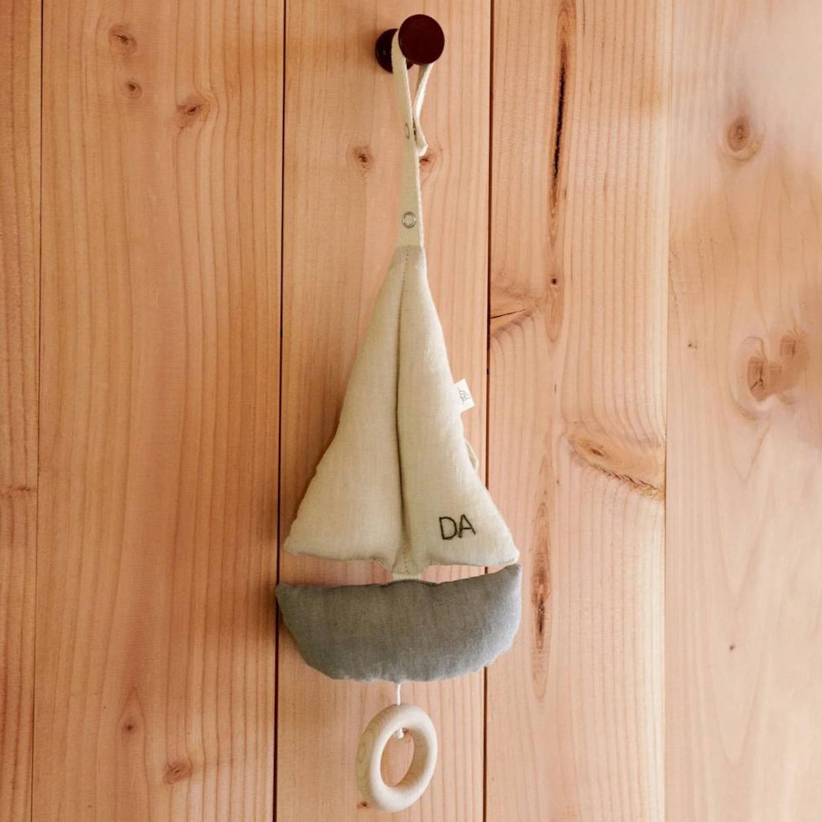 Musik-Mobile 22cm PONDUS SAILLBOAT Dear April blue off-white