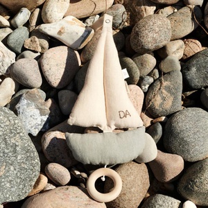 Musik-Mobile 22cm PONDUS SAILLBOAT Dear April blue off-white