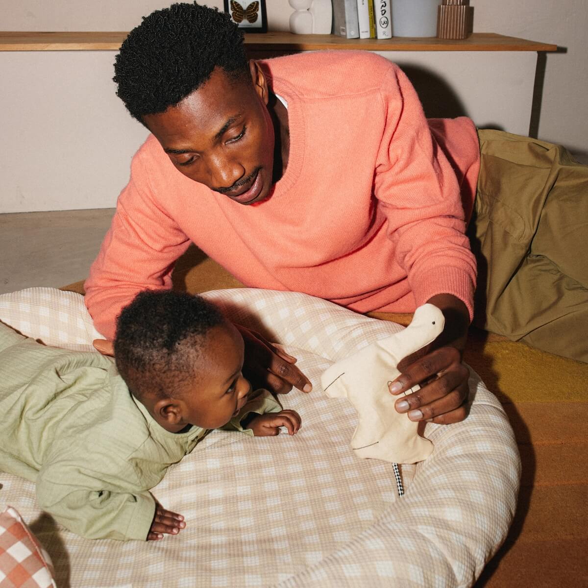 NEST Nobodinoz Dinos - Runder Spielteppich für die Sinne